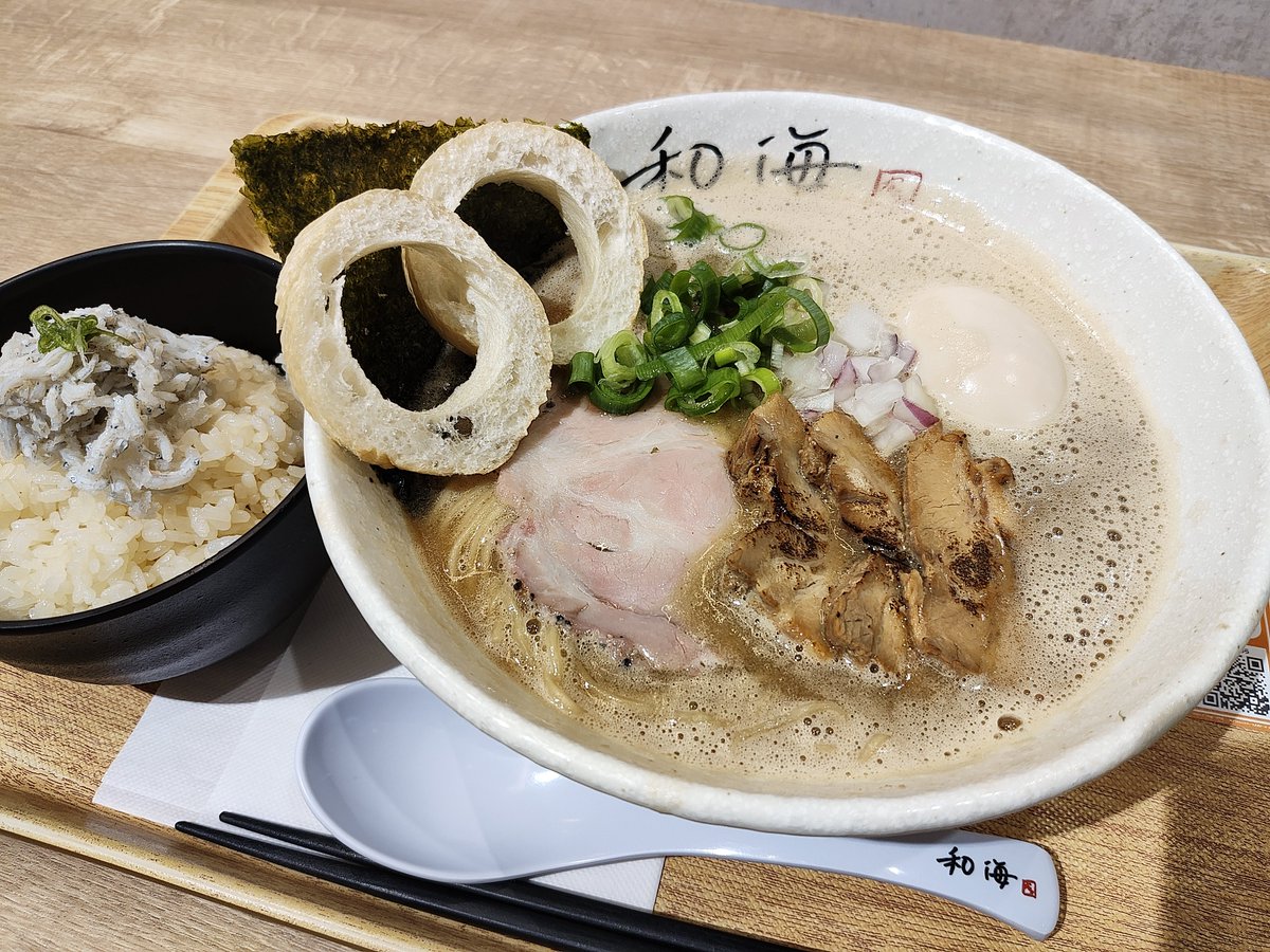 LumiAvant's tweet photo. ひさしぶりのラーメン🍜 #razr40ultra https://t.co/3TE7ETR9C7