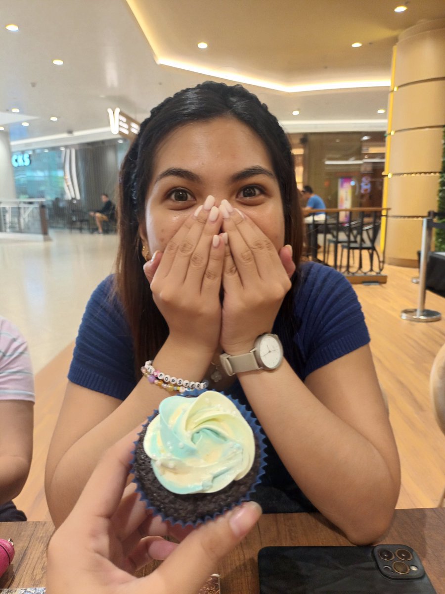 _lovelylayug's tweet photo. #Changeofplan from samgy to cafe😅 @heytrishSG_ https://t.co/Rwt1zHQ0dZ