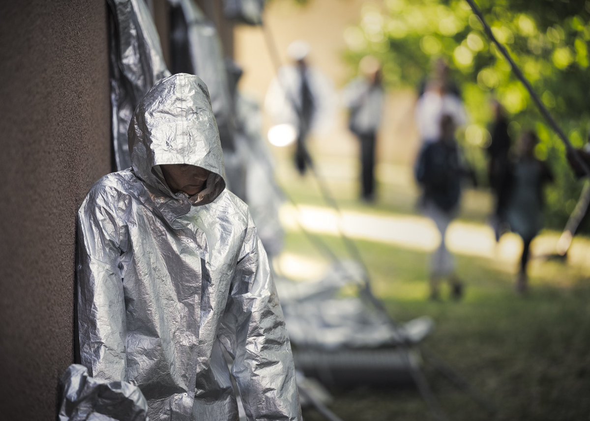 la_Biennale's tweet photo. #BiennaleDanza2024 | Day 10
Today #WeHumans moves to Mestre: at 6 pm, #ForteMarghera turns into a “playground” where “missing children” in silver coats wander around: it’s SILVER by #CristinaCaprioli. As night falls, at the Teatro del Parco, a man reawakens his inner child in ANTECHAMBER by #Stereoptik: the creation of an animated film is an opportunity for the man to connect “with his capacity for observation, his sensibility” and love.

Programme → https://t.co/9zIf37TAl3
🎟 → https://t.co/J86ISE4qMe