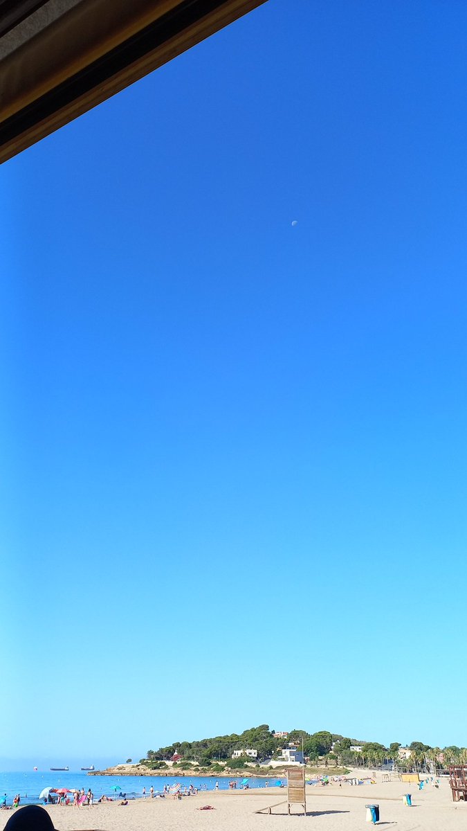 luisfreeport's tweet image. Qui vegi la Lluna té premi.
#tarragona
#privilegis