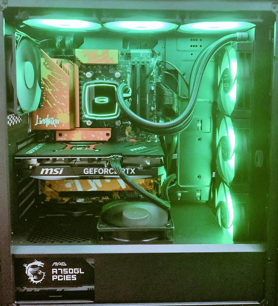N2_Code404's tweet photo. 新しいPC組みました👾
後日メイキング動画を公開予定です
#ゲーミングPC #自作PC 
リプ欄にスペック詳細↓ https://t.co/lZwb9Smano