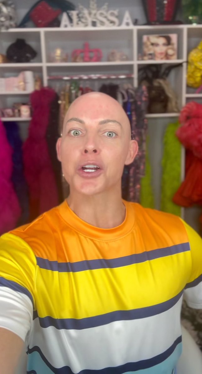 inezmotion's tweet image. shes giving candy corn i live