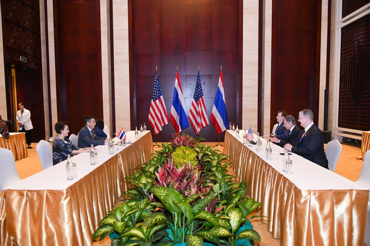 MFAThai's tweet photo. รมว.กต. @AmbPoohMaris หารือทวิภาคีกับ @SecBlinken รมว.กต. 🇺🇸 ในห้วงการประชุม #AMMPMC ครั้งที่ ๕๗ ที่เวียงจันทน์ เสริมสร้างความเป็นพันธมิตรและหุ้นส่วนทางยุทธศาสตร์ไทย-สหรัฐฯ ที่มีมายาวนาน และแลกเปลี่ยนมุมมองต่อสถานการณ์ในภูมิภาคและระหว่างประเทศ ซึ่งรวมถึงสถานการณ์ในเมียนมา (๒๗ ก.ค. ๖๗)