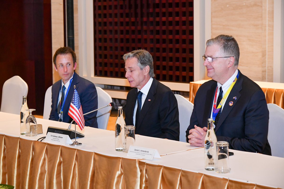 MFAThai's tweet photo. รมว.กต. @AmbPoohMaris หารือทวิภาคีกับ @SecBlinken รมว.กต. 🇺🇸 ในห้วงการประชุม #AMMPMC ครั้งที่ ๕๗ ที่เวียงจันทน์ เสริมสร้างความเป็นพันธมิตรและหุ้นส่วนทางยุทธศาสตร์ไทย-สหรัฐฯ ที่มีมายาวนาน และแลกเปลี่ยนมุมมองต่อสถานการณ์ในภูมิภาคและระหว่างประเทศ ซึ่งรวมถึงสถานการณ์ในเมียนมา (๒๗ ก.ค. ๖๗)