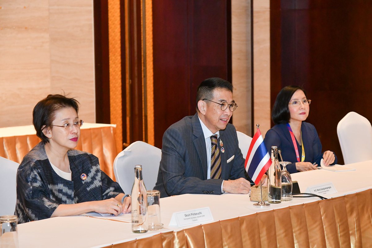 MFAThai's tweet photo. รมว.กต. @AmbPoohMaris หารือทวิภาคีกับ @SecBlinken รมว.กต. 🇺🇸 ในห้วงการประชุม #AMMPMC ครั้งที่ ๕๗ ที่เวียงจันทน์ เสริมสร้างความเป็นพันธมิตรและหุ้นส่วนทางยุทธศาสตร์ไทย-สหรัฐฯ ที่มีมายาวนาน และแลกเปลี่ยนมุมมองต่อสถานการณ์ในภูมิภาคและระหว่างประเทศ ซึ่งรวมถึงสถานการณ์ในเมียนมา (๒๗ ก.ค. ๖๗)