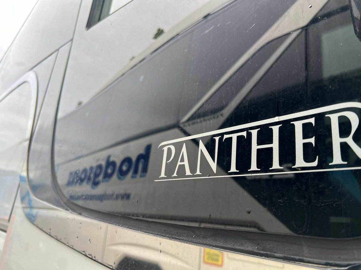 CoachesHodgsons's tweet photo. Cleaning in the yard, cleaning on the road.
Wherever we have a coach it is washed, polished and kept tidy.
#TeamHodgsons #PrideInOurWork #Shiny!! https://t.co/QbCusnqPq5