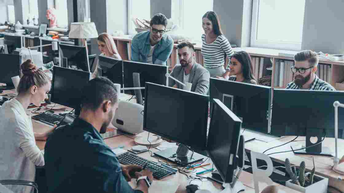 In this article, I argue that understanding why distrust AI is important as we respond and try to find solutions that benefit everyone infodrivenbusiness.com/posts/2024/07/…