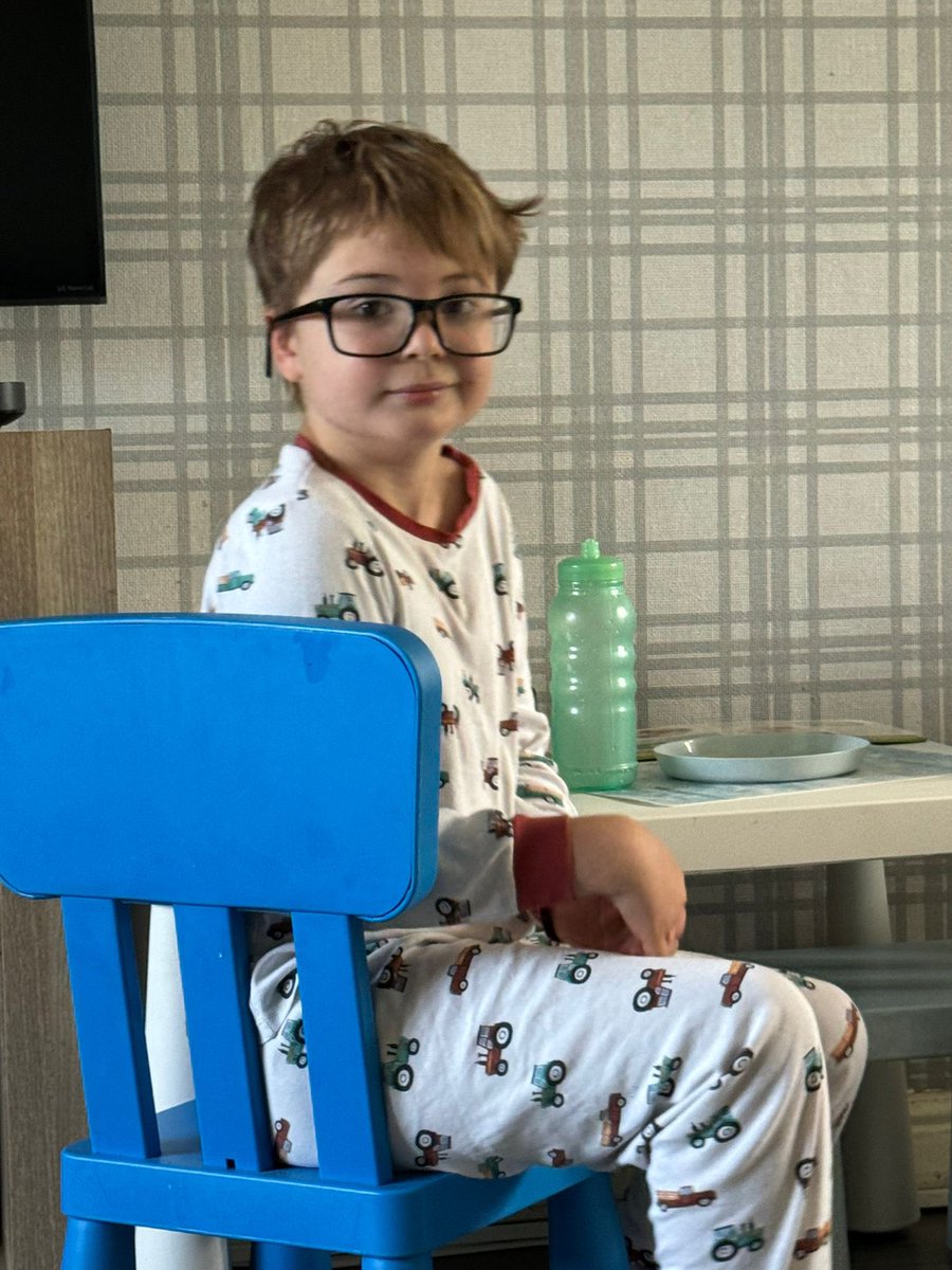 Laura Bromo tweet media