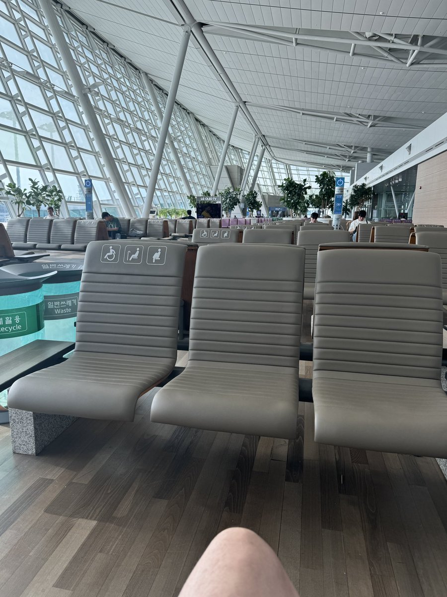 KimReahyun's tweet photo. 6년만에 일본으로 

I am going to Japan after 6 years https://t.co/lITD4o3M6i