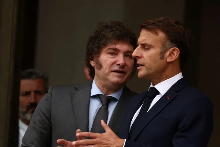 - C'est quand que tu supprimes le ministère de la culture et toutes les subventions qui vont avec? 
- Euh... 
#afuera