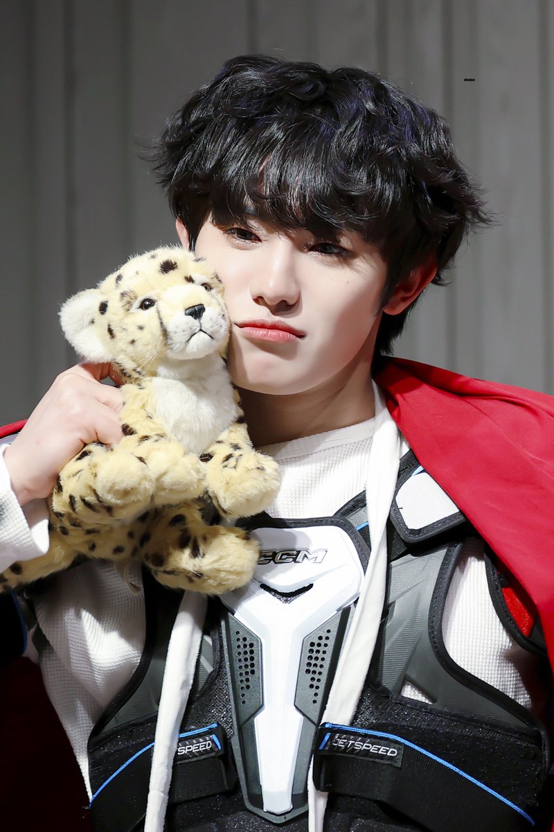 240315 디어마이뮤즈 🩶🤍 #Mill #밀 #OnlyOneOf #온리원오브 #이용수