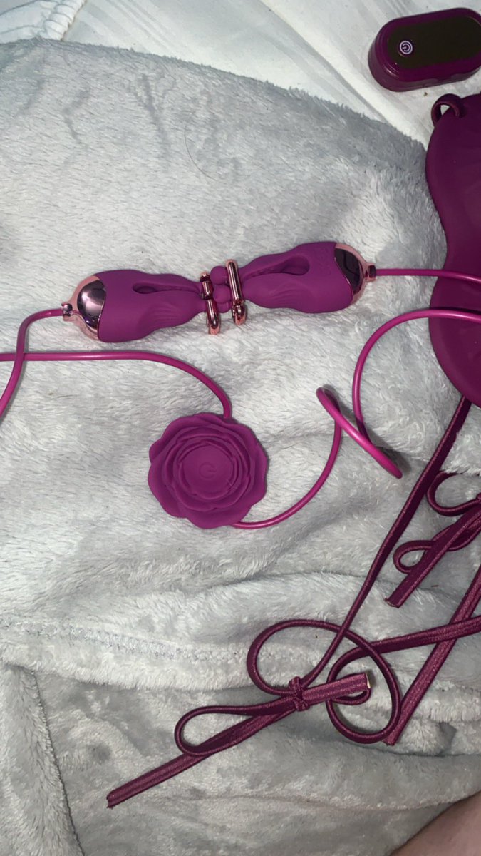 Hey!! Y’all want free toys for an Amazon review? Trust me I thought the same this WHAAATTT?!?! But yes it’s true. R/T and DM my girl <a href="/DainaToy02/">Daina1194</a> I’ve already received 2 amazing products and Panty vibrator and vibrating nipple clamps, amazing product material super soft silicone!!