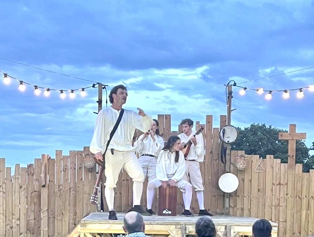 chis20's tweet photo. Great evening at Acton Scott Hall seeing ⁦@threeinchfools⁩ 90 minute version of The Comedy of Errors. They are on tour so don’t miss it. https://t.co/dCq93BJqNG