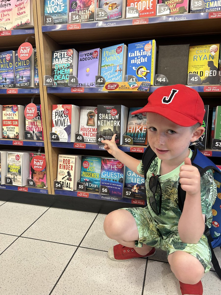 TonyKent_Writes's tweet photo. Spotted in the wild: #TheShadowNetwork still going strong at the only @WHSmith in @HeathrowAirport Terminal 5 where it’s not sold out!
(Usually my airport bookshop trips involve taking pictures of the dedicated @Beathhigh section & posting them with barely concealed envy, so this was a nice feeling…)