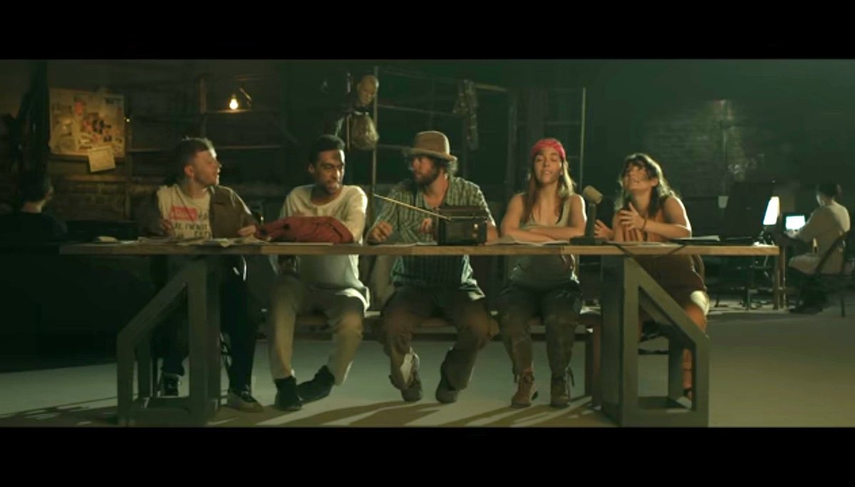 Tous ces gens choqués par la cérémonie... Alors que nous zéro réactions quand on a parodié la cène en post-apo... Presque de la pitié pour ceux qui ne peuvent profiter d'un aussi beau moment. Presque.