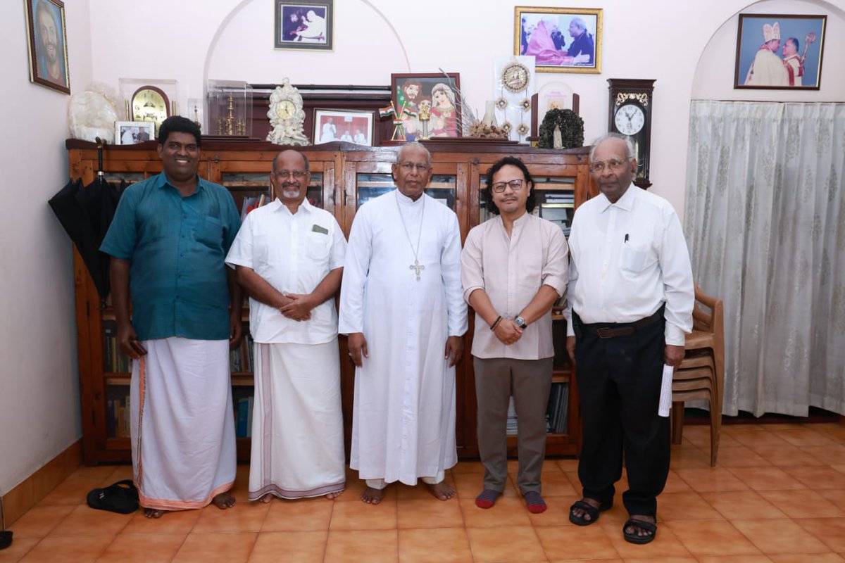 Such an honour to meet ArchBishop of Thrissur Arch Diocese Most Rev Andrews Thazhath who is also the President of CBCI at his residence in Thrissur.  

Had an enlightening discussion regarding the arrival of St Thomas &amp; Christianity in the Indian Subcontinent in the 1st century.