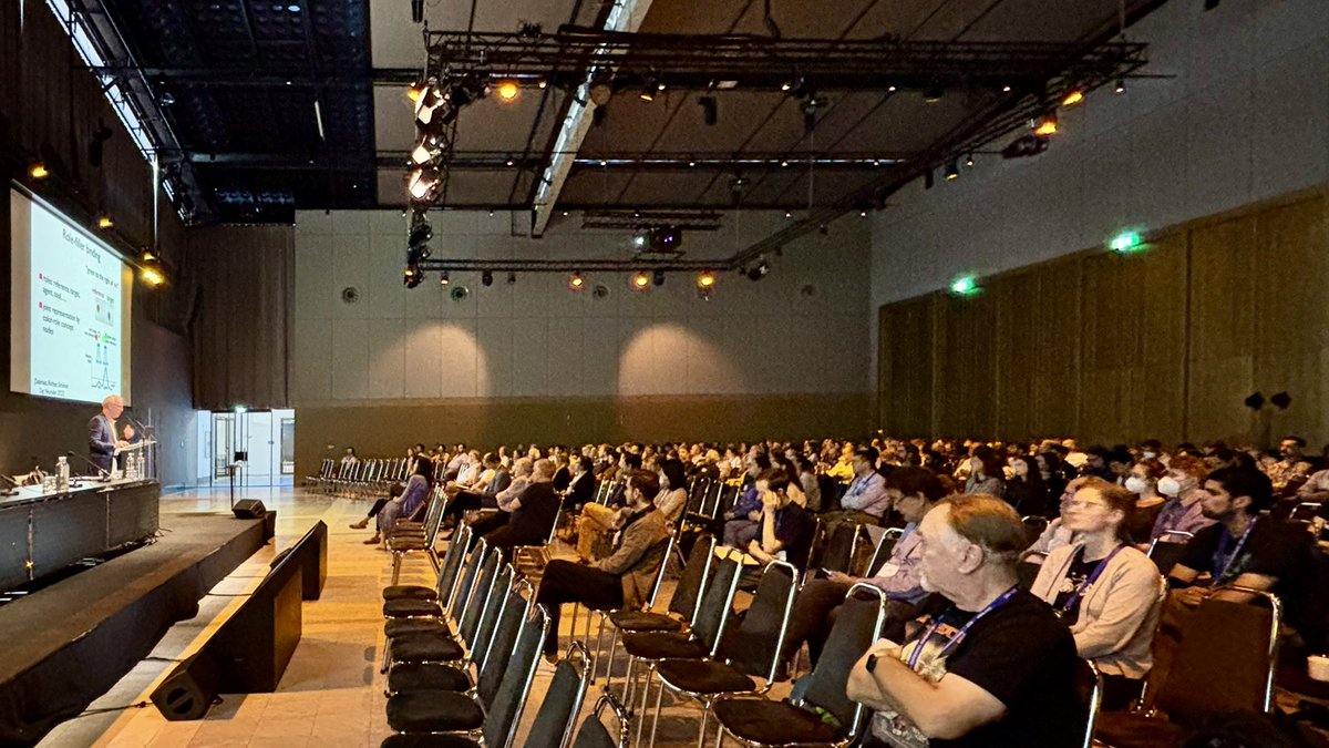 cogsci_soc's tweet photo. In the ‘Dynamics within Mind’ #keynote at #CogSci2024, the brilliant Gregor Schöner discusses how higher cognition emerges from the dynamics of strongly interacting neural populations. https://t.co/VuYBcNuFP1