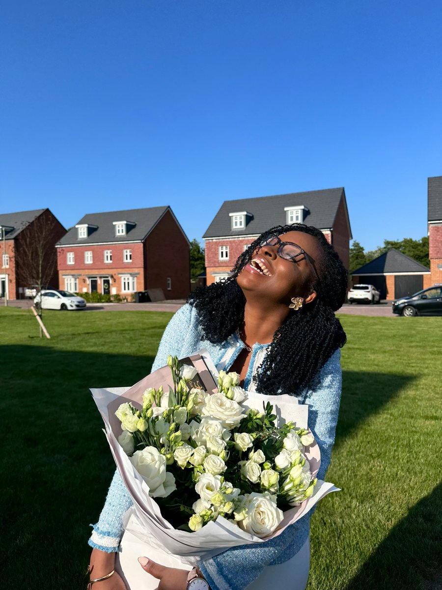 No matter the professional photography I pay for, I find that I’ll find my best pictures on my husband’s phone
It’s like he watches me exist and captures the best of the moments through his eyes

I look my best through his eyes, but also through his lens🤍

This’ll always make my