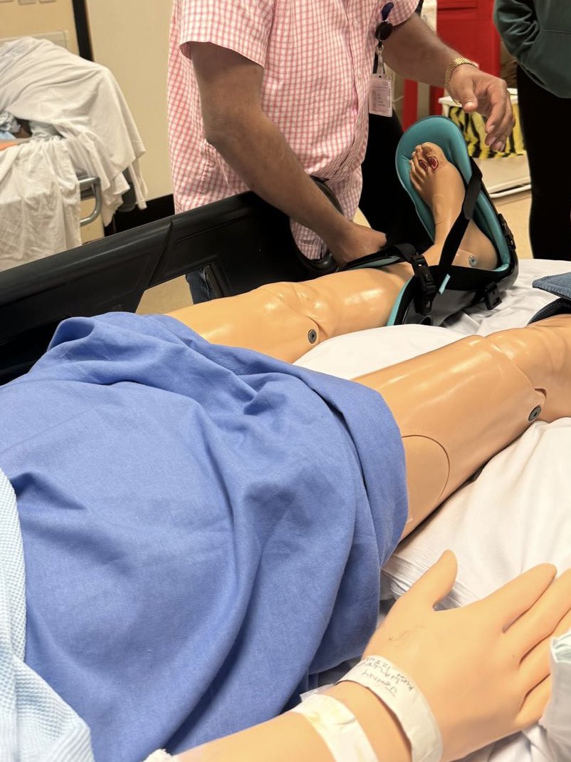 UHSussex_SRC's tweet photo. We regularly run study days for the whole Multi Disciplinary Team - an opportunity to share knowledge and skills to support our 24 hour approach to rehabilitation and recovery #neurorehab #24hourapproach #MDT #workingtogether #interdisciplinaryworking #CPD #simsuite https://t.co/2YafBeDdwa