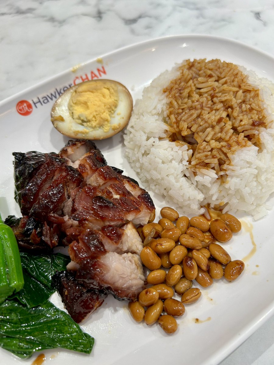 maipenlife2's tweet photo. 到着後のランチはチャイナタウンまで移動しミシュラン店で
叉焼飯 S$7.80
📍Hawker CHAN
#singapore #hawkerchan #michelin https://t.co/TjuXa0Nsz3
