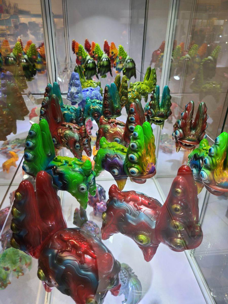 CerritoYokai's tweet photo. Waiting in the booth A-40. ACGHK & 4th ElefunPop Art & Toy Show 🔆
Exhibition Dates: 26 – 30 July 2024
Venue : HALL 1, Hong Kong Convention & Exhibition Centre.
Exhibition Hours: 10:00am - 9pm
.
·
#elefunpop #acghk #cesarzanardi #arttoys #acghk2024 https://t.co/Oq54y8dqcS