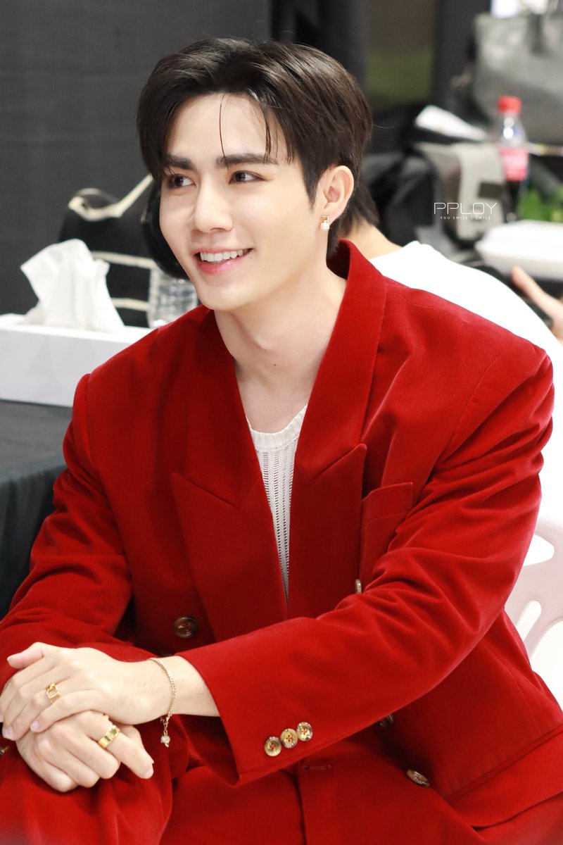 SirilukPts's tweet photo. พ่อหนุ่มชุดแดงคนนี้ หล่อที่สุดในใจหนูแล้ว

Zee Pruk at Robinson

@zee_pruk 
#RobinsonLifestylexZeepruk
#ZeePruk https://t.co/ap8531ApEV