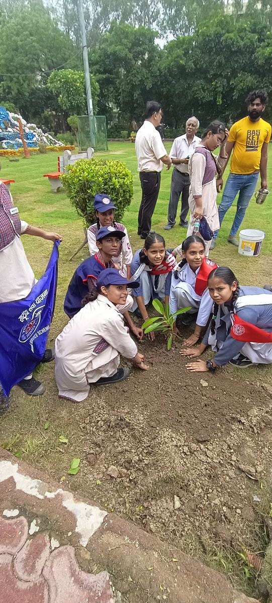unit_skv's tweet photo. Our volunteers are participated in plantation Drive organised by District Office and Nehru Yuva kendra which is named as"EK PEDH MAA KE NAAM". All are motivated and praised by SDM SIR AND LOCAL LEADERS. https://t.co/verZ9puvqH