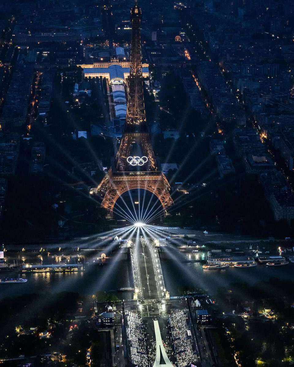 LMPositif's tweet photo. 🇫🇷 Un incroyable cliché de la Tour Eiffel et du Trocadéro lors de la cérémonie d’ouverture des Jeux olympiques de Paris 2024 ! Très belle journée à tous ! 🤩🍀

📸 paris2024 https://t.co/lIL7gv3pdr