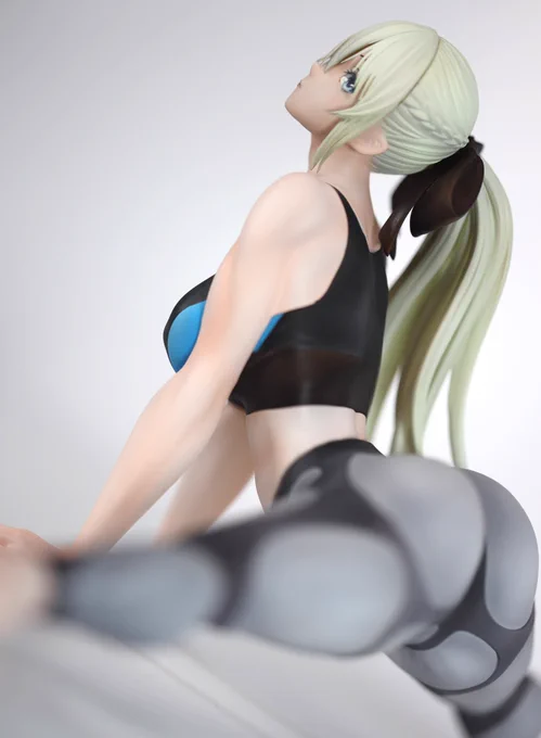 ついに原型:うにさん()彩色:あふさん()のモルガン陛下フィギュアのサンプルが公開!!すごいめっちゃすごい!!!版権降りれば10月のイベントで出品だそうです!うにさんは明日のワンフェスにも出展されるのでみんな来てね!(詳細リンクはツリーに) 