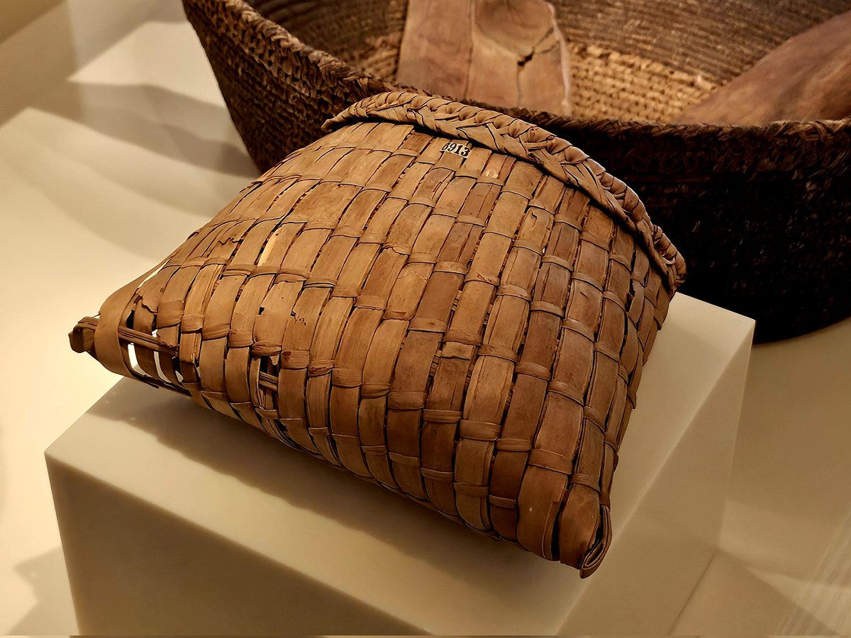 DrNWillburger's tweet photo. A ca. 4,500-year-old seed bag from #Egypt, made from reed-grass. It's still in fantastic condition due to the dry desert climate.

On display at Neues Museum Berlin. 

📷 taken by me https://t.co/ZFZ0wpw84n
