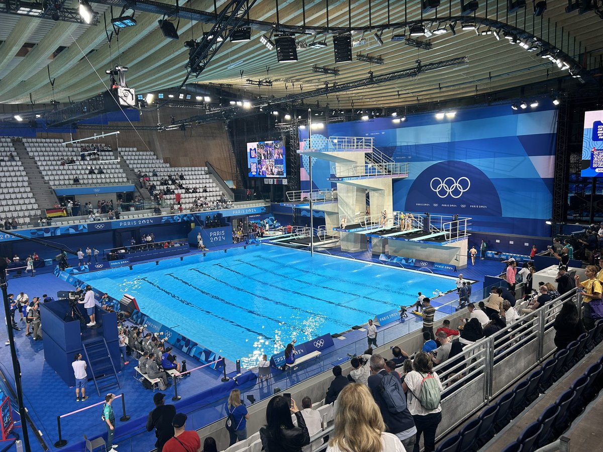 SamJohnsonNews's tweet photo. Good morning from Paris!! 👋

We are less than an hour from Cook ‘n Bacon time for #USADiving! 

We found Sarah Bacon’s family in the stands - look how cute! 🤗

We’ll be talking to Sarah after her dives - hoping Team USA lands a spot on the podium! 

@Paris2024 | #Olympics https://t.co/BhfujTZd5i