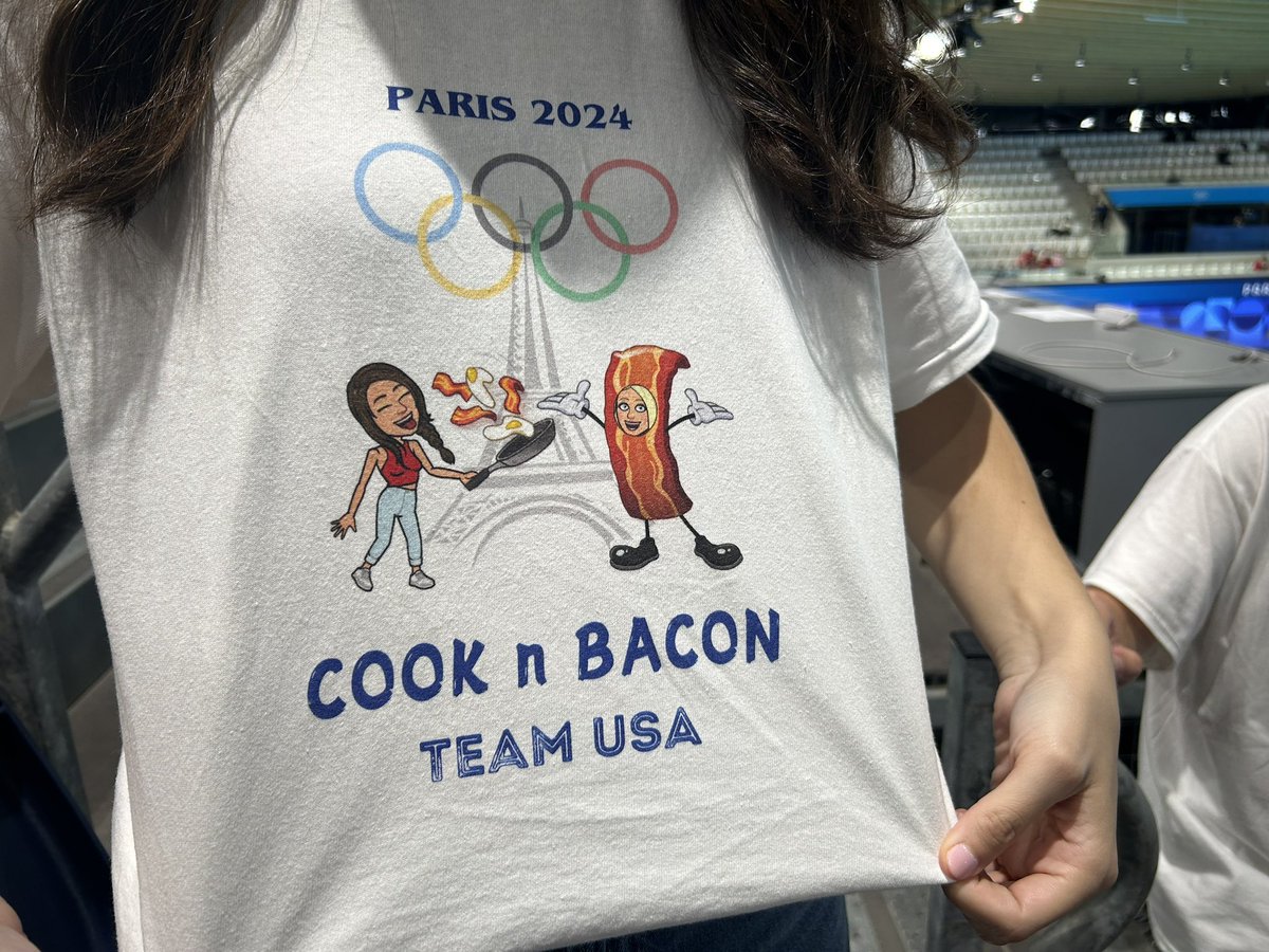 SamJohnsonNews's tweet photo. Good morning from Paris!! 👋

We are less than an hour from Cook ‘n Bacon time for #USADiving! 

We found Sarah Bacon’s family in the stands - look how cute! 🤗

We’ll be talking to Sarah after her dives - hoping Team USA lands a spot on the podium! 

@Paris2024 | #Olympics https://t.co/BhfujTZd5i