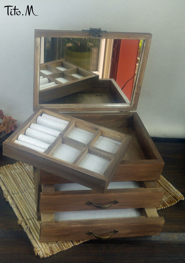 TitoMDeco's tweet photo. Parce que les commandes se suivent et se ressemblent (en "lot", jamais compris pour quoi... 🙂 )

Coffret Sarah, teinté "Cèdre argenté", habillage intérieur en lin blanc

#boiteabijoux #coffretbijoux #coffretenbois #boisfrancais #Madein95 #creationbyTitoM #tasseaux  #zerocolle https://t.co/zVargiheUG
