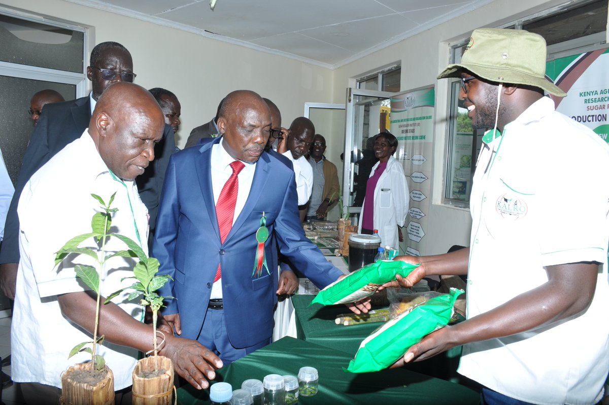 kalromkulima's tweet photo. We had the honor of hosting Dr. Paul Rono, Principal Secretary of the Ministry of Agriculture and Livestock Development, at the Kisumu Agricultural Society of Kenya (ASK) Show. https://t.co/4n46VPKG2W