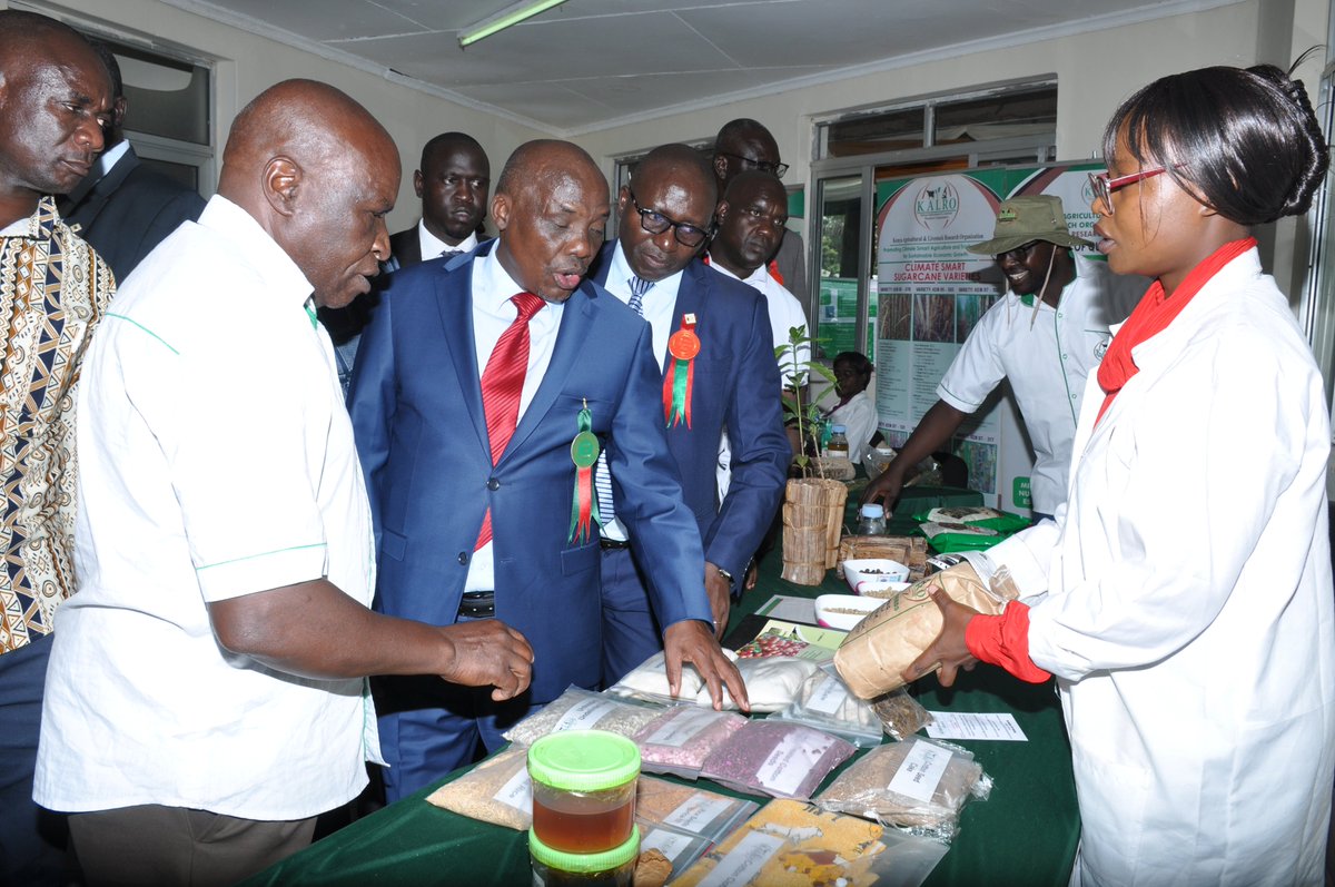 kalromkulima's tweet photo. We had the honor of hosting Dr. Paul Rono, Principal Secretary of the Ministry of Agriculture and Livestock Development, at the Kisumu Agricultural Society of Kenya (ASK) Show. https://t.co/4n46VPKG2W