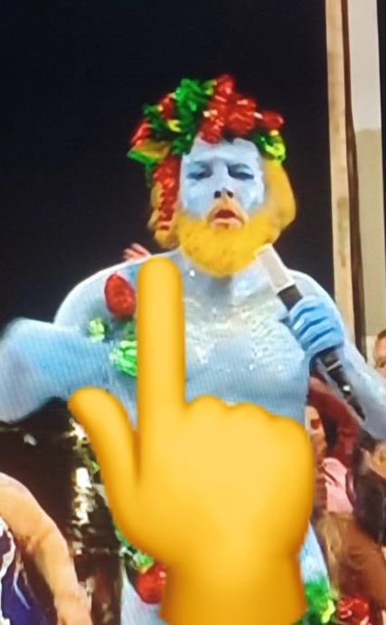 أدعو الوفد الكويتي المشارك في أولمبياد باريس 2024 إلى الانسحاب فورا من الأولمبياد رفضا لما تم تقديمه أمس في حفل الافتتاح من دعوة لإهانة الأديان ، وترويج للمثلية وللزنا مع الأطفال ( البيدوفيليا )  ، ولتعارض كل ذلك مع مقدساتنا كمسلمين ، وكشعب محافظ ..
لتوجه الكويت بذلك رسالة مفادها