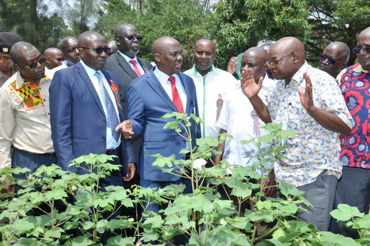 kalromkulima's tweet photo. We had the honor of hosting Dr. Paul Rono, Principal Secretary of the Ministry of Agriculture and Livestock Development, at the Kisumu Agricultural Society of Kenya (ASK) Show. https://t.co/4n46VPKG2W