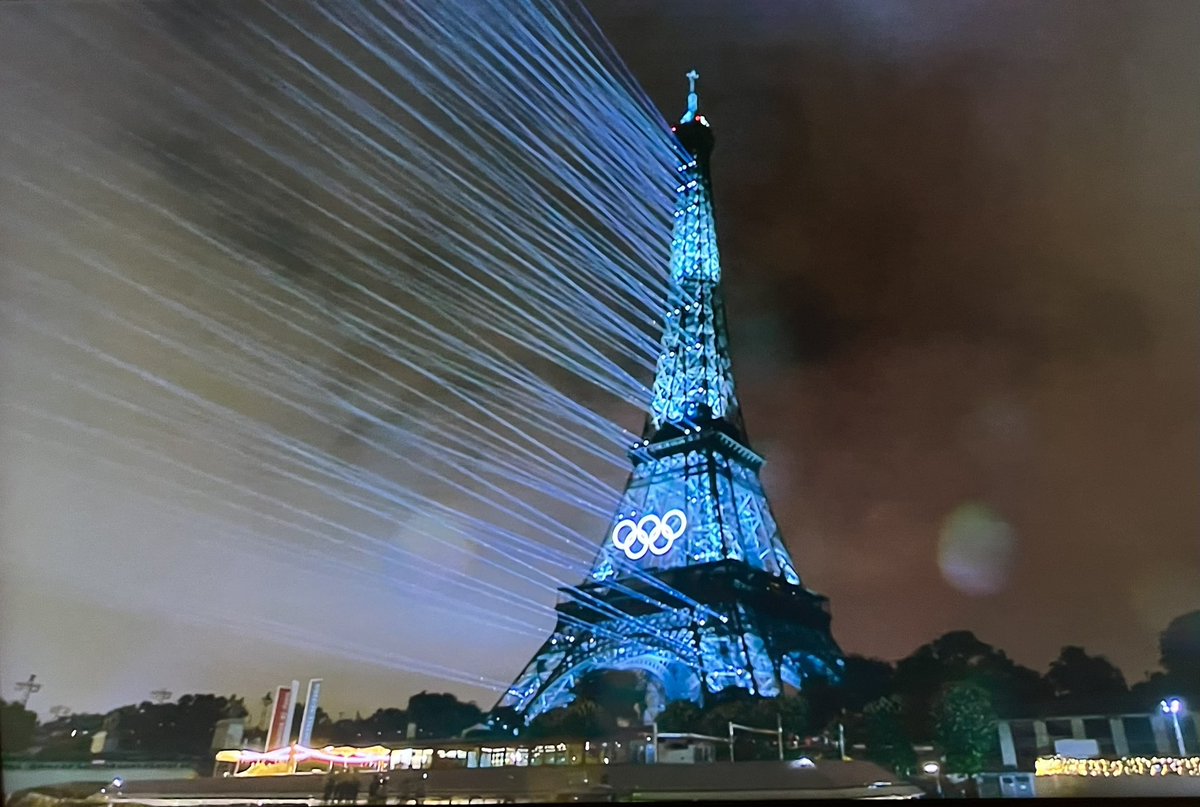 Cheydema's tweet image. Un réveil empli de fierté ce matin ! 🤩
Une fierté due à la véritable prouesse technologique relevée par nos équipes @orange : retranscrire le lancement de cet événement historique à travers le monde entier ! 
La magie a opéré, c’était un pur moment d’émotion collective ! 💫 🧡…