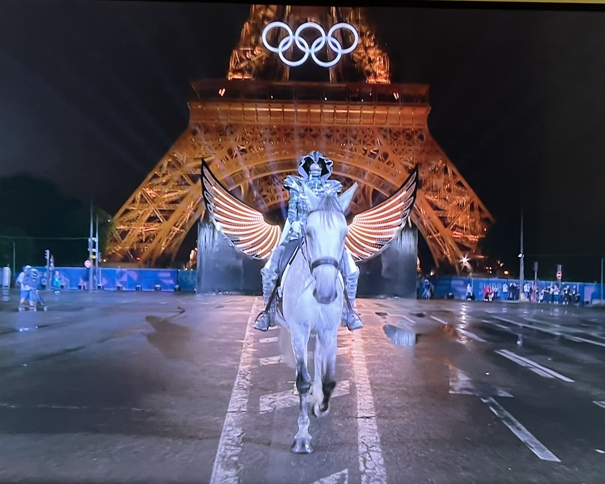 Cheydema's tweet image. Un réveil empli de fierté ce matin ! 🤩
Une fierté due à la véritable prouesse technologique relevée par nos équipes @orange : retranscrire le lancement de cet événement historique à travers le monde entier ! 
La magie a opéré, c’était un pur moment d’émotion collective ! 💫 🧡…