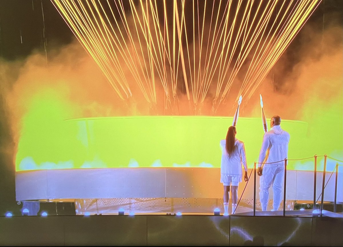 Cheydema's tweet image. Un réveil empli de fierté ce matin ! 🤩
Une fierté due à la véritable prouesse technologique relevée par nos équipes @orange : retranscrire le lancement de cet événement historique à travers le monde entier ! 
La magie a opéré, c’était un pur moment d’émotion collective ! 💫 🧡…