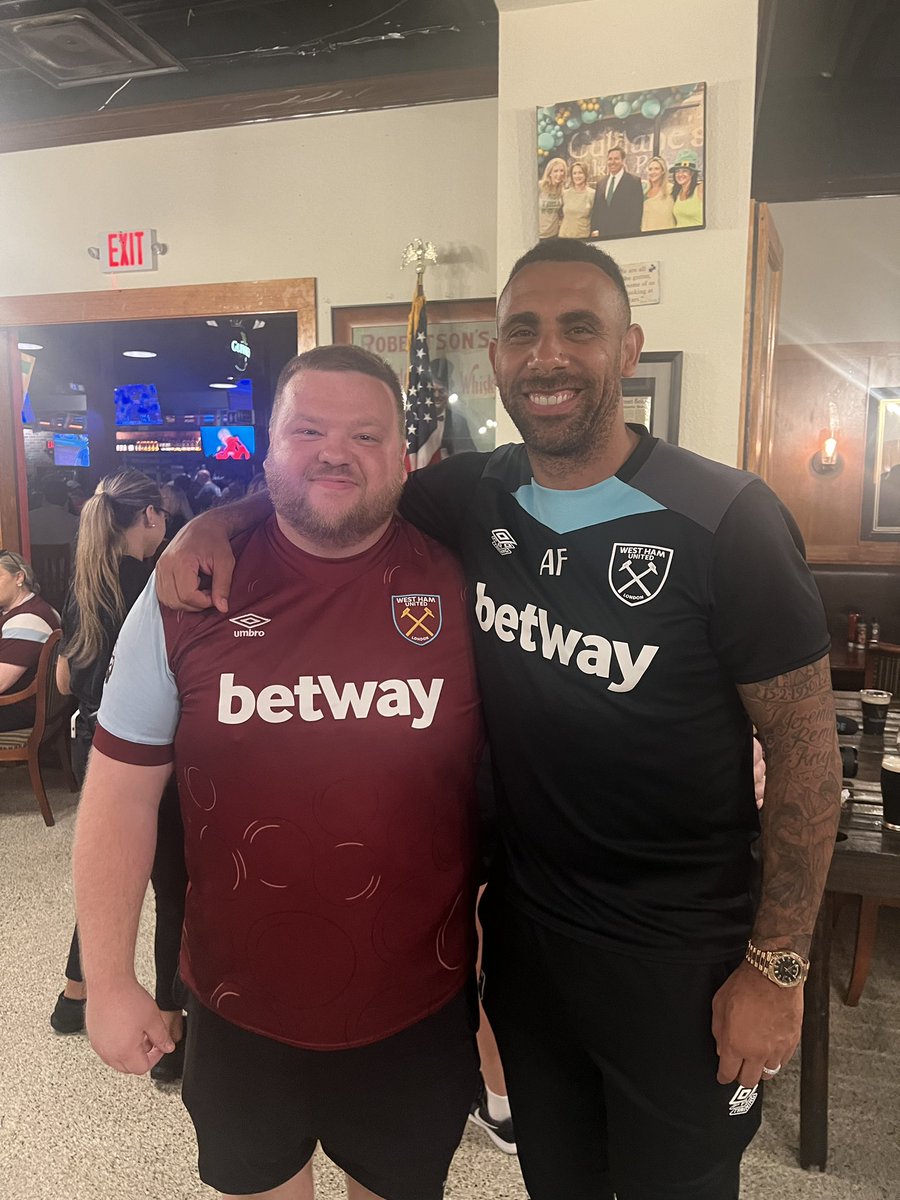 Amazing day 1 in Jacksonville! Met the entire team, they were all nice enough to sign each of my shirts and my flag! Very excited for the match tonight! #COYI <a href="/WestHam/">West Ham United</a> <a href="/WestHam_US/">West Ham United US</a> <a href="/StLouisHammers/">Saint Louis Hammers</a>