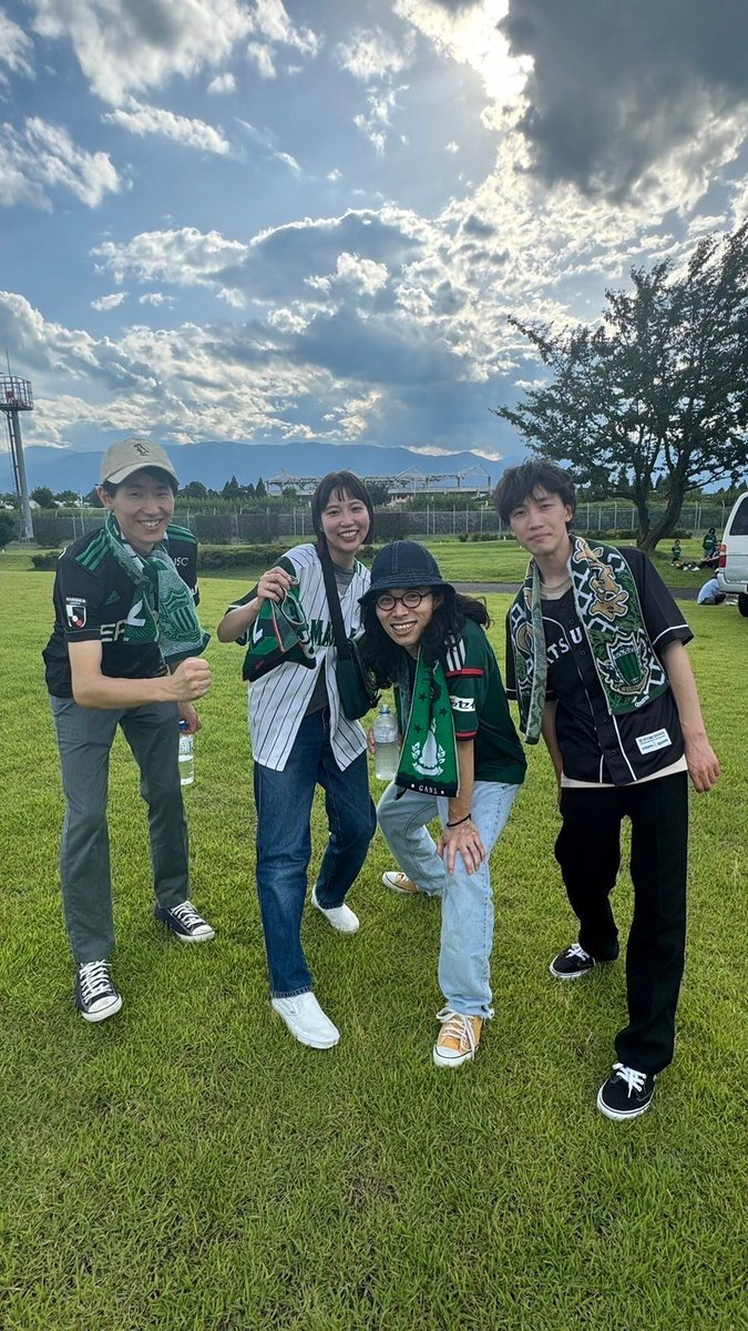今日はファンパークにてライブに来てくださった皆様、呼んでくださった山雅スタッフさんありがとうございました🙌

またこの大空と山を見ながらライブができて最高に気持ちよかったです⛰️

ユニフォーム着るとそれだけで元気になってテンションも上がりました😆