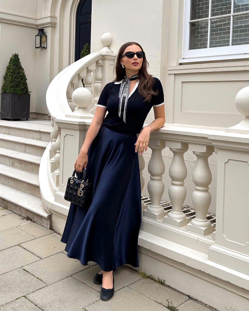 LilySilk's tweet photo. Saturday morning elegance amidst the charm of London. Embrace the timeless allure of our V Neck Ribbed Silk Knit Top paired with Selene Umbrella Maxi Skirt. @mysecretavenue
#lilysilk #Livespectacularly #LILYSILKSS24 #StateofWonder https://t.co/CFxwx3WaVj