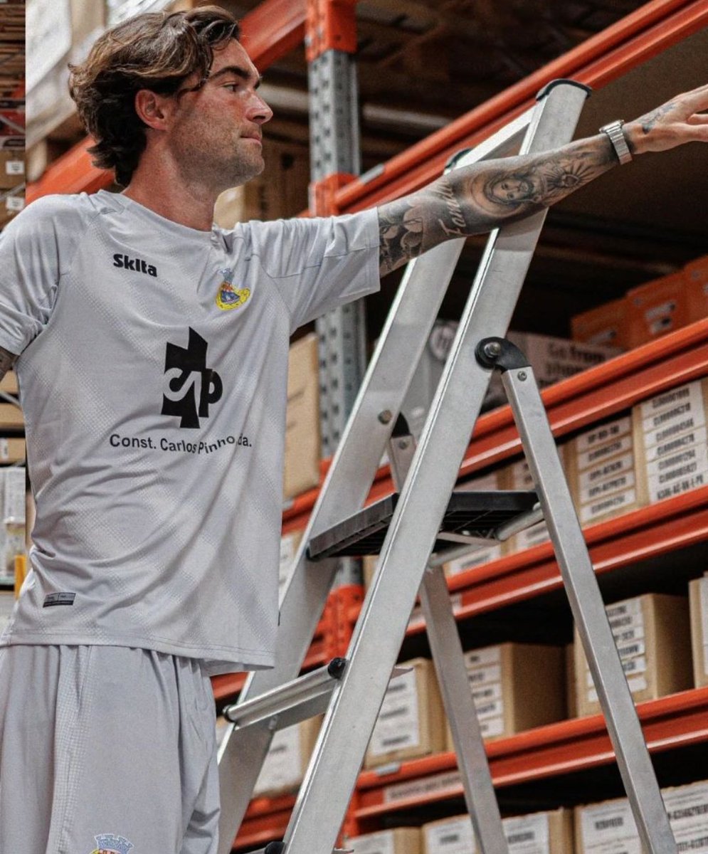 RadioTaronja_'s tweet image. #ExVCF
ℹ️ PABLO GOZÁLBEZ y JASON, modelos para las nuevas equipaciones del Arouca para esta temporada.