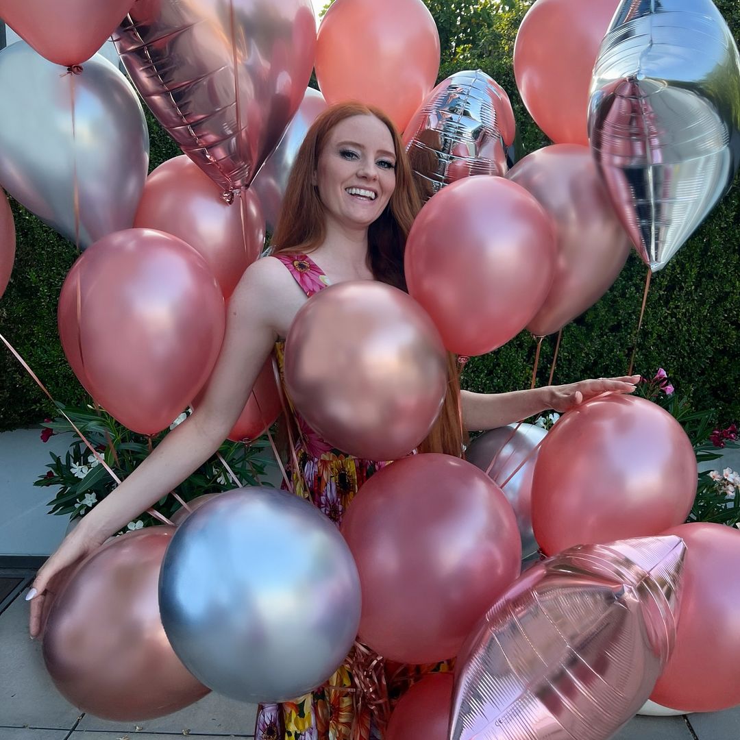 Ce_and_Ba's tweet photo. The German actress Barbara Meier🇩🇪🎈#barbarameier #germangirl #gingerhair #summertime #naturalgirl #rosegold #balloondecor #luftballons #balloons https://t.co/lniZxTHzfm