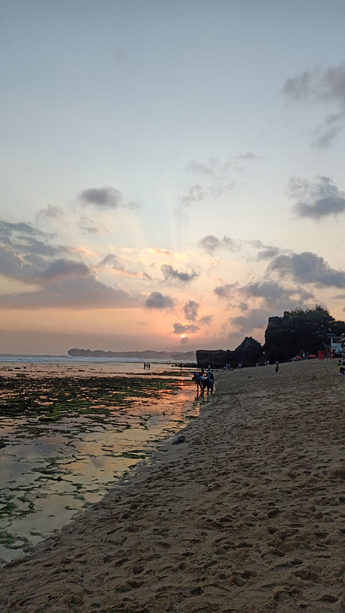 NotWhatYouLook1's tweet photo. @plupffy Bener" baru aja dari nyunset https://t.co/Q5Y0gUH7Fw