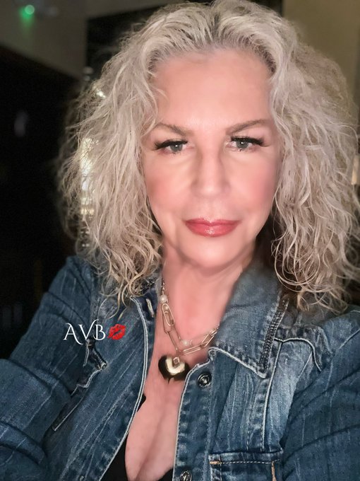 Totally enjoying the great weather and dining in upstate New York .   I'll be heading back to Tampa today<a href="/tag/gilfcam"class="tags"><span>#gilfcam</span></a><a href="/tag/gilfmeet"class="tags"><span>#gilfmeet</span></a><a href="/tag/gilfvids"class="tags"><span>#gilfvids</span></a>