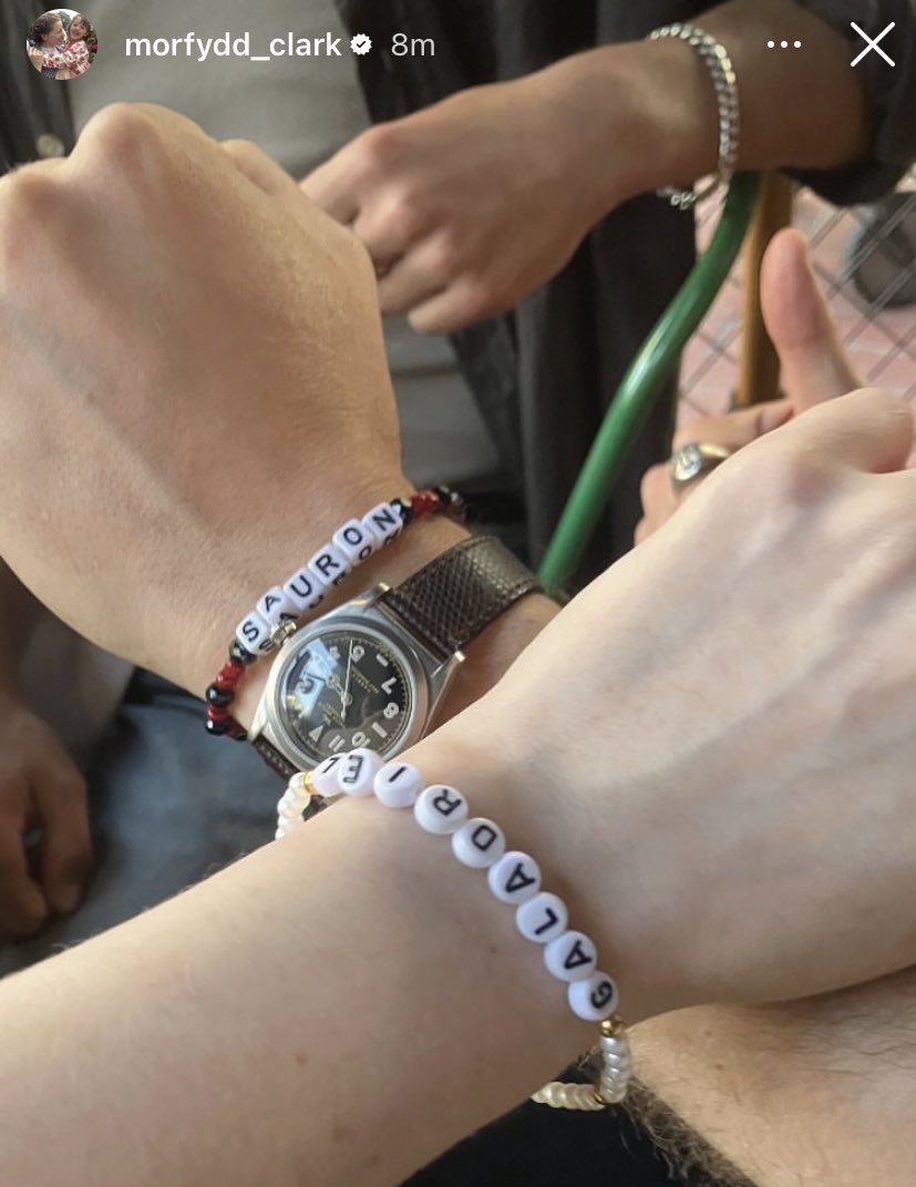 myelessar's tweet photo. morfydd and charlie with matching sauron and galadriel friendship bracelets 😭 https://t.co/wSRMTaIIbl