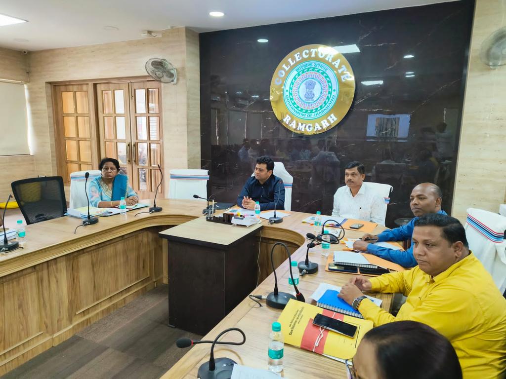 PrdRamgarh's tweet image. ऑनलाइन ऐसेट रजिस्टर के प्रभावी संचालन को लेकर उपायुक्त, रामगढ़ श्री चंदन कुमार की अध्यक्षता में हुआ बैठक का आयोजन।
 ramgarhgramsampati.in पर क्लिक कर देख सकते हैं ऑनलाइन ऐसेट रजिस्टर।

@JharkhandCMO @prdjharkhand @DC_Ramgarh