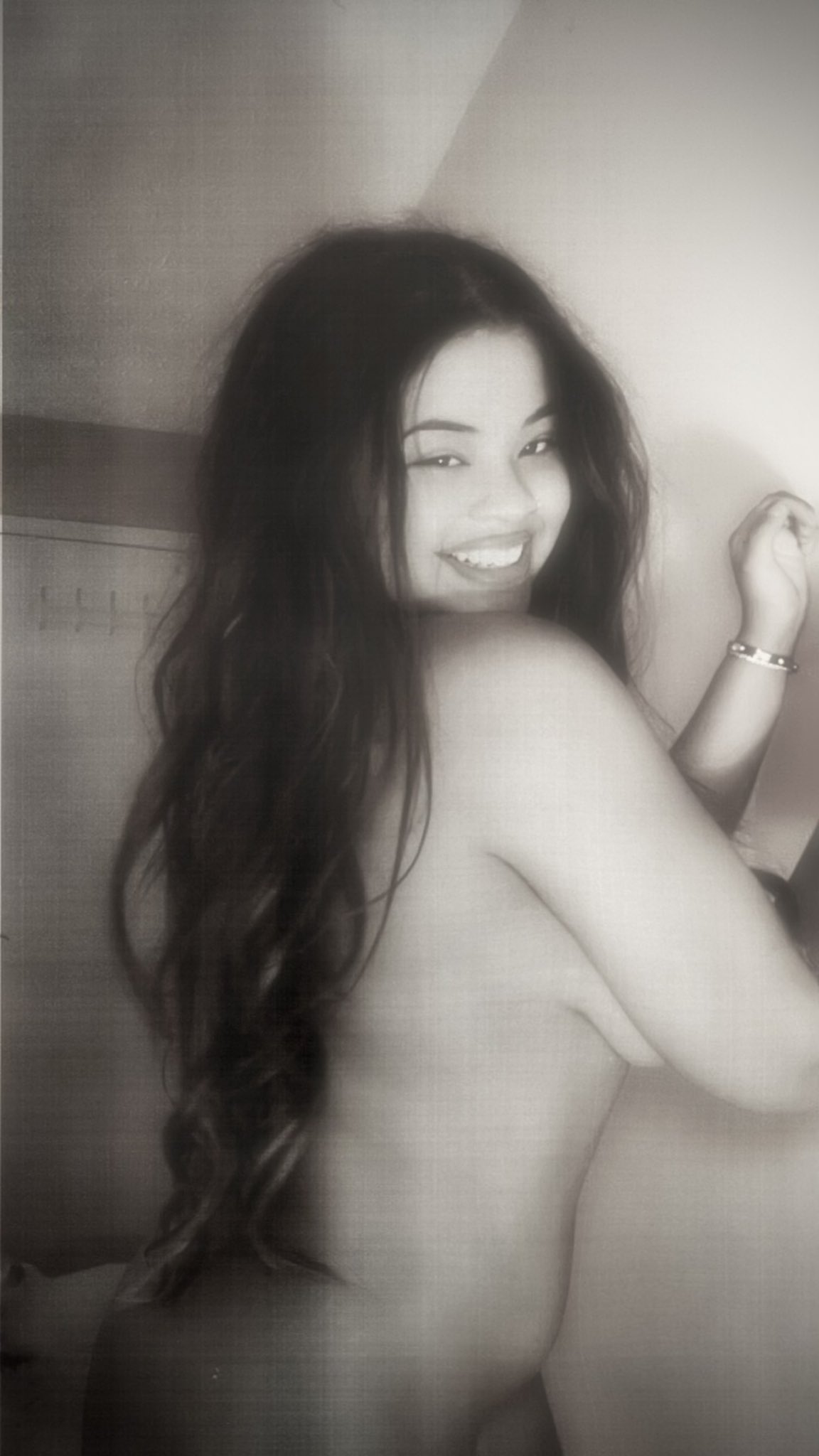 2 pic. hi i’m gia 🤍 https://t.co/tjKLZkNLsx https://t.co/iyRDFB7nx8